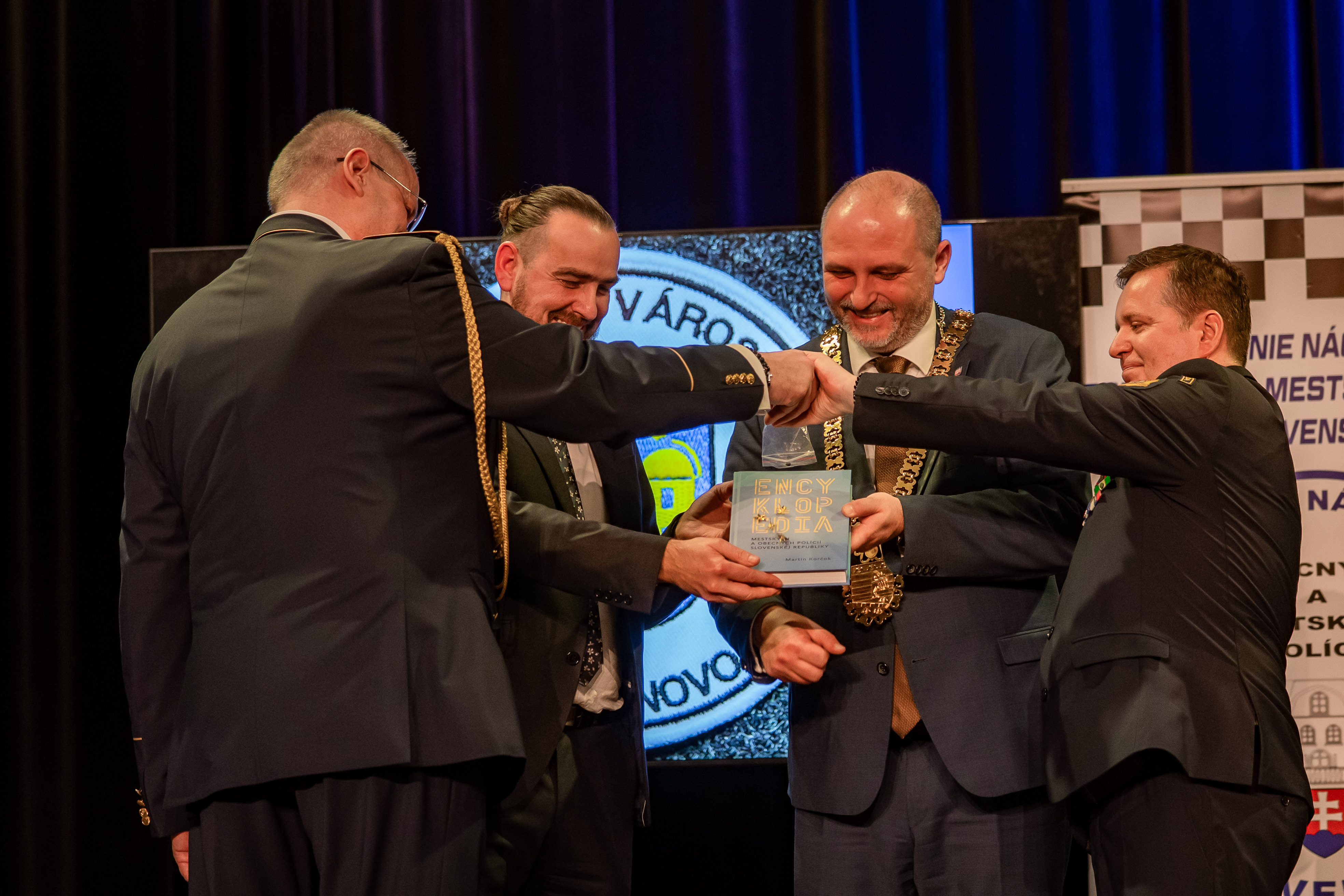 Slavnostny krst Encyklopedie obecnych a mestskych policii -45